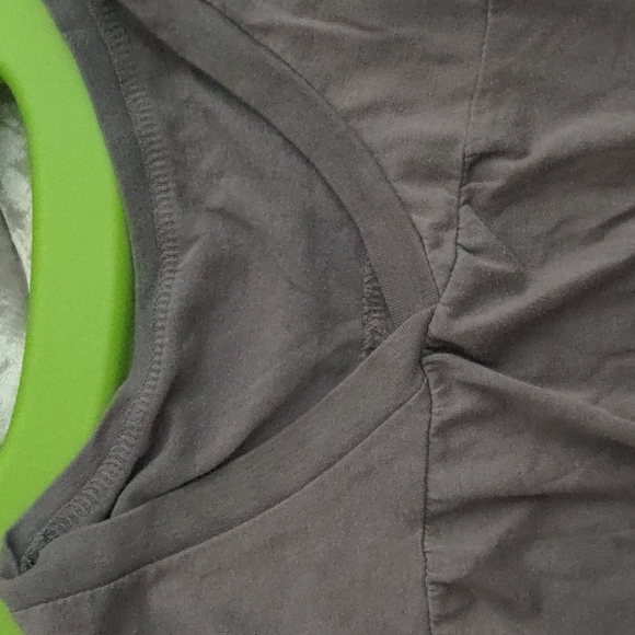 GREY PULLOVER V-NECK SHORT SLEEVE BLOUSE (L) - Picture 2 of 3